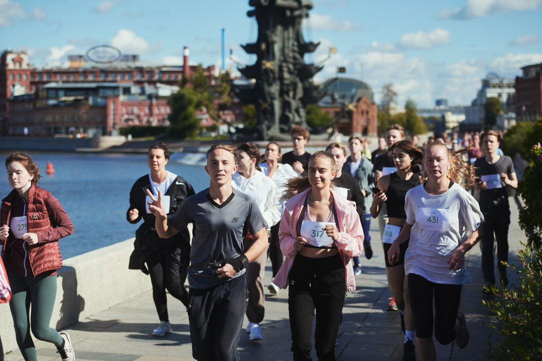 Illustration for news: Road of Kindness: More Than 400 People Participate in Charity Run